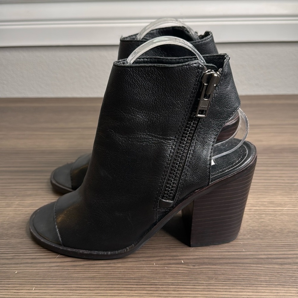 Steve Madden Terraa Black Leather Peep Toe Heels Size 7
